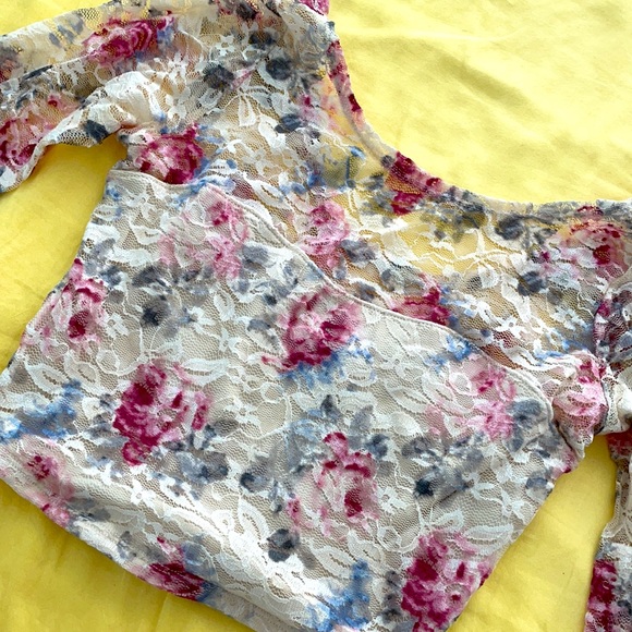 Abercrombie & Fitch lace floral crop top - Picture 2 of 3